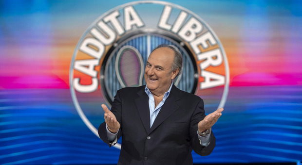 Gerry Scotti torna su Canale 5 con "Caduta Libera": sulla botola centrale un grandissimo ritorno