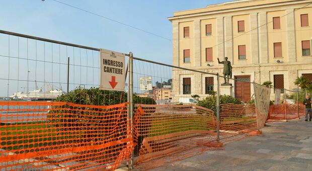 Ancona, il cantiere lumaca di via XXIX Settembre: la fine dei lavori slitta ancora. «La ditta va troppo a rilento»