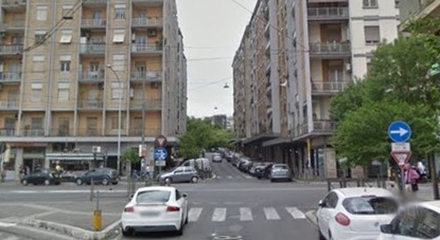 Roma, 50enne abruzzese colpito da un pugno a Largo Preneste, sbatte la testa. È in pericolo di vita