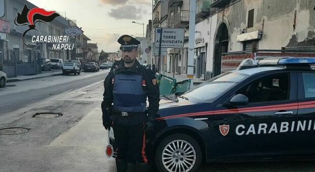 Controlli dei carabinieri tra Torre Annunziata e Pompei, denunciato ladro al centro commerciale