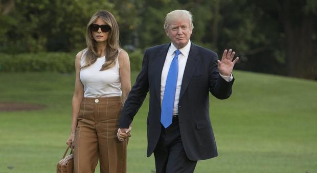 Melania Trump passa al casual: pantaloni culotte e canottiera per il trasloco alla Casa Bianca