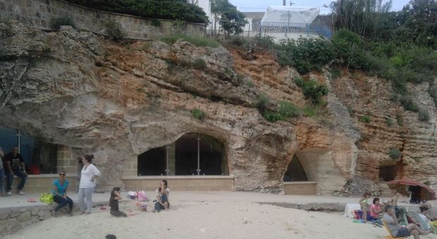 Porto, lungomare e grotte dei pescatori la rinascita per l’estate