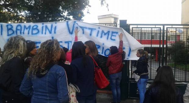 Scuola chiusa a tempo indeterminato: a Pagani le mamme scendono in piazza