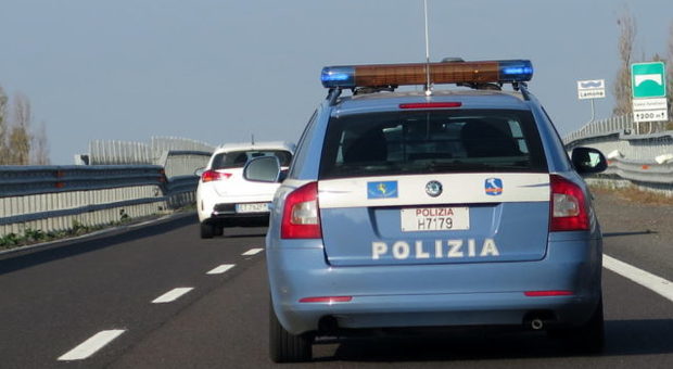 Polizia stradale in autostrada, foto tratta dal Web