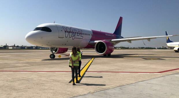 Voli Wizzair cancellati da Bari a Torino e ritorno: i passeggeri possono chiedere rimborso di 250 euro