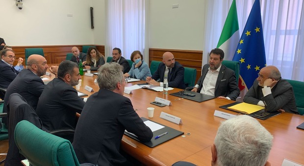 Il tavolo al Ministero dell'Interno con Decaro e Salvini