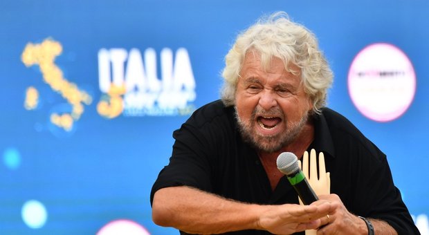 Beppe Grillo non vuole le elezioni: «Salviamo l'Italia dai nuovi barbari»