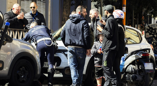 Napoli, aggredisce i vigili urbani: arrestato