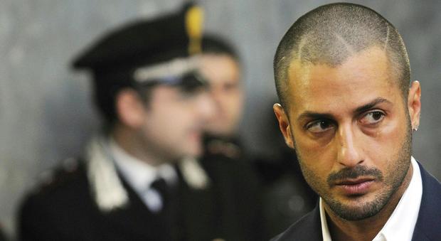 Fabrizio Corona, la Cassazione: «Deve rimanere in carcere»
