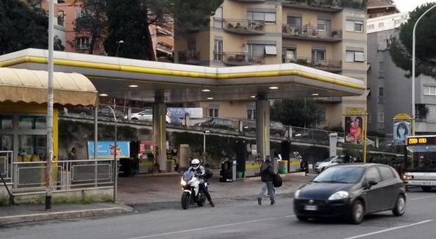Di fronte al benzinaio dove Massimo Carminati incontrava i suoi sodali