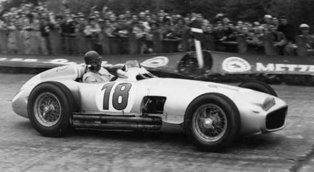 Fangio sulla Mercedes da corsa del 1953