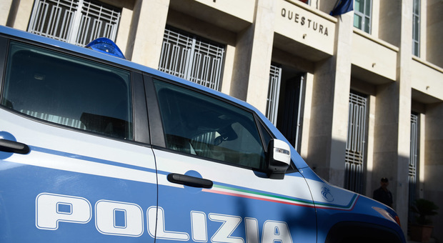 Poliziotto si spara un colpo al cuore nella Questura di Bologna