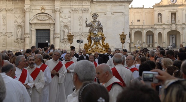 I vescovi pugliesi: «Feste patronali senza processioni: solo liturgie in sicurezza»