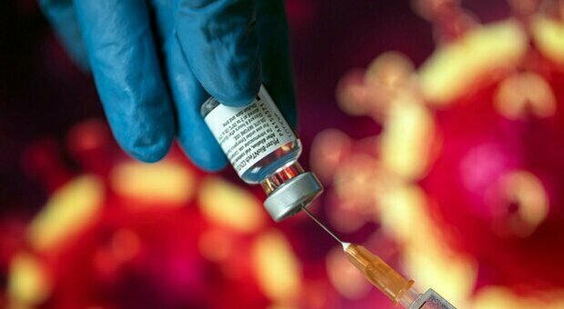 Obbligo vaccinale per over 60 e fragili: il piano del governo per contrastare la variante Omicron
