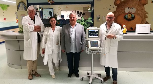 Foligno, Confcommercio dona un cardiomonitor alla Pediatria dell'ospedale