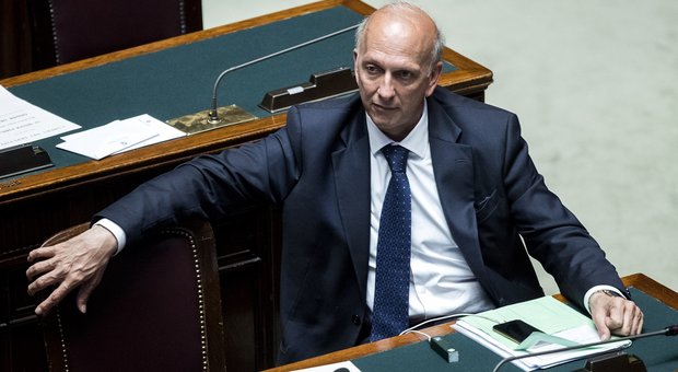 Scuole in sicurezza, il ministro Bussetti: «Anagrafe degli edifici e fondi per 7 miliardi»