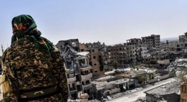 Siria choc, trovata fossa comune con oltre mille corpi: probabili vittime delle violenze dell'isis