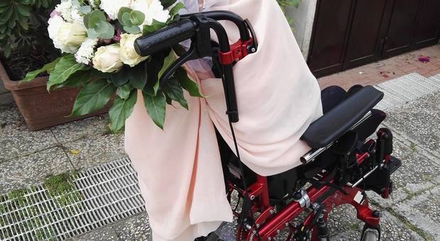 Ilary, 9 anni, non può seguire i compagni in gita perché disabile. La rabbia della mamma su Facebook