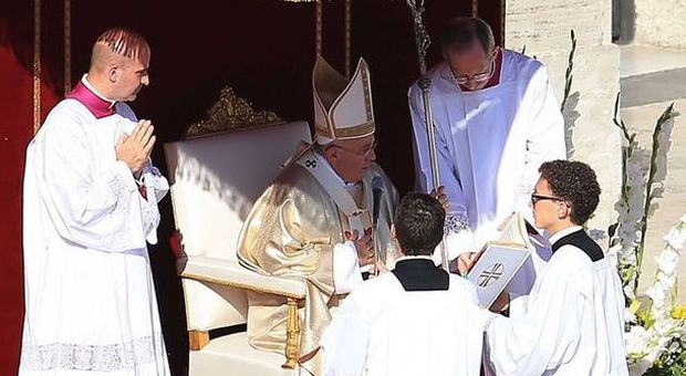 Paolo VI proclamato Beato. Ratzinger insieme a Papa Francesco a San Pietro blindata per l'allerta terrorismo