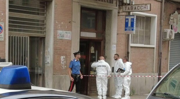 Tabaccaia uccisa a coltellate a Foggia, fermato il presunto killer a Napoli: è un uomo di 43 anni