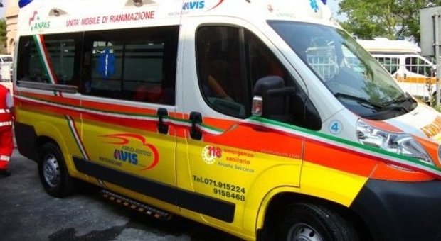 Montemarciano: quarantenne partorisce un feto morto in casa, trasportata al Salesi