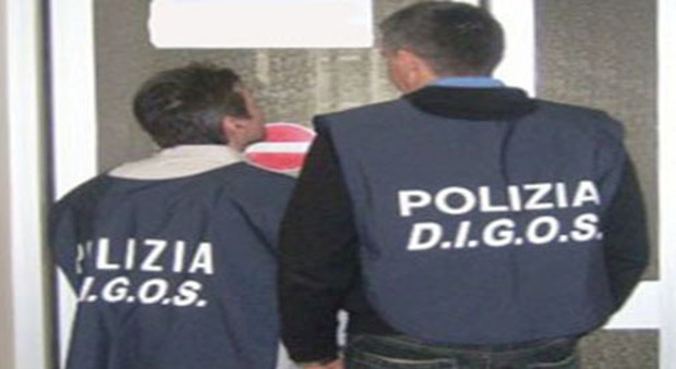 Terrorismo, arrestati 7 anarchici del Fai: bombe sotto casa di Prodi e Cofferati