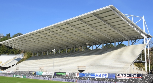 Ascoli, tribuna Est dello stadio L'inaugurazione slitta a settembre