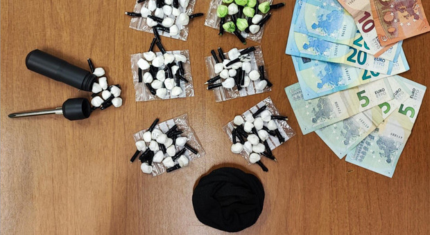 Mutande imbottite di droga: 72 dosi nascoste, arrestato un 34enne FOTO