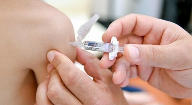 Covid, i danni sulla salute dei bimbi: meno vaccinazioni, malattie croniche trascurate, obesità