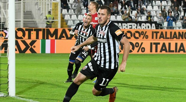 Disertò il ritiro, l'Ascoli ricorre in tribunale contro il calciatore Ninkovic: non si è presentato al primo giorno del ritiro