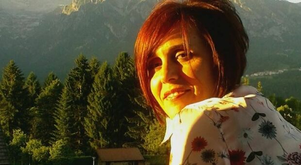 Tumore al seno, Ives muore a 47 anni: si è battuta per sostenere le donne a cui è stato diagnosticato lo stesso male