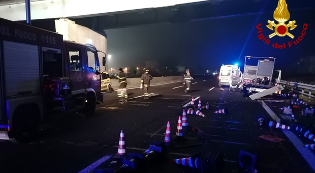 Carambola sull'A1 a Frosinone, coinvolto mezzo della manutenzione: due feriti