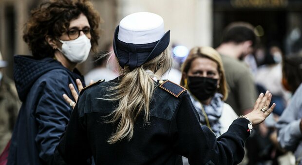 Covid Roma, lo scandalo dei vigili "no mask": «Il virus? È una brutta influenza»