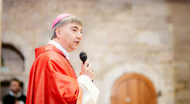 Don Mimmo Battaglia nuovo vescovo di Napoli: primo tour nelle periferie