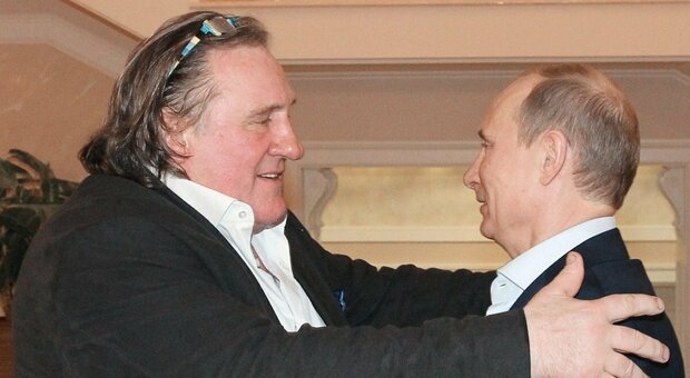Anche Gerard Depardieu ora scarica Putin: «Una folle deriva». Lo aveva paragonato a Papa Wojtyla