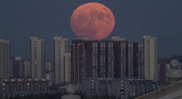 La super luna fotografata in Cina