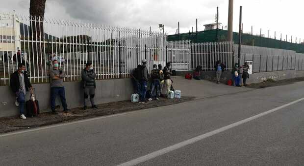 Covid a Terzigno, gli immigrati in isolamento tentano la fuga dal centro di accoglienza