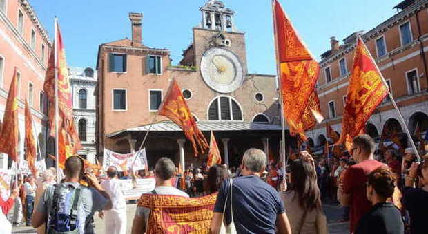Viva San Marco, oltre 250 veneziani contro abusivismo e degrado