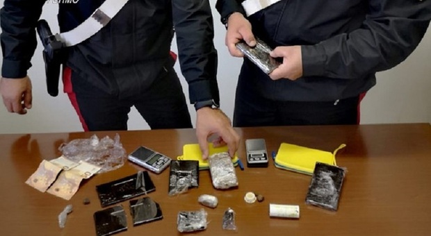 Droga, alcol e sicurezza: sequestrati hashish e cocaina. Task force di controlli