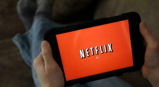 Netflix, cambia tutto: l'abbonamento «solo per nucleo domestico». Ecco quando si pagherà di più