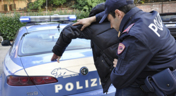 Rapina a Portici, ruba telefoni e collane a due minori: arrestato 36enne