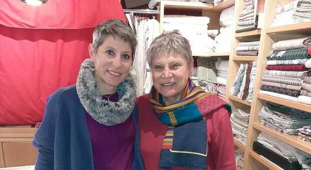 Doris con mamma Wilma: il loro negozio compie 40 anni