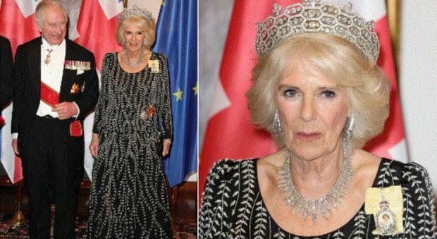 Camilla a Berlino con i diamanti di Elisabetta e la spilla con il suo ritratto: primo viaggio da regina