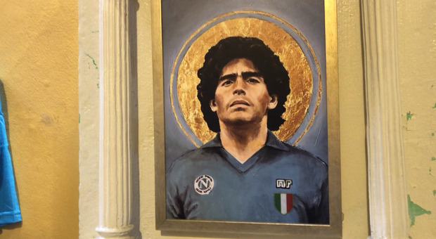Maradona, a Napoli il flash mob degli artigiani di San Gregorio Armeno