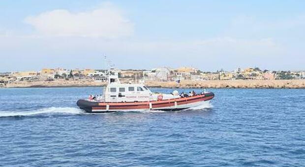 Lampedusa, giovane poliziotto della Scientifica trovato morto sulle rocce: aperta un'inchiesta