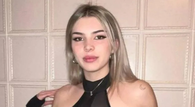Elisa Scaletti morta a 21 anni in un'incidente: ha perso il controllo dell'auto e si è schiantata contro un albero