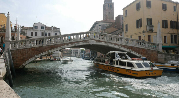 Omicidio nella notte a Venezia, 33enne veneziano uccide un ragazzo con un colpo di pistola a San Geremia. Lo sparo ha svegliato i residenti