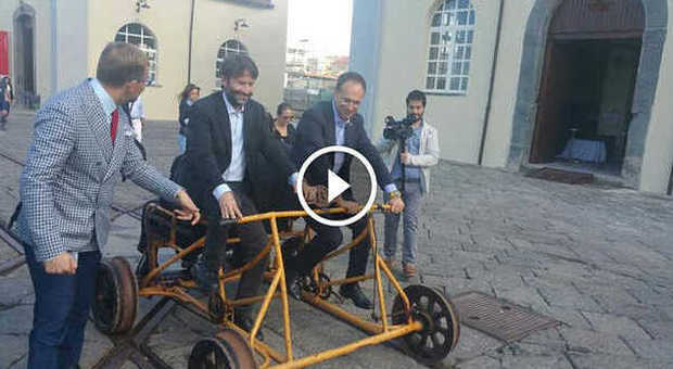 Ecco come funziona la «bici su ferro» del ministro Franceschini| Guarda il video