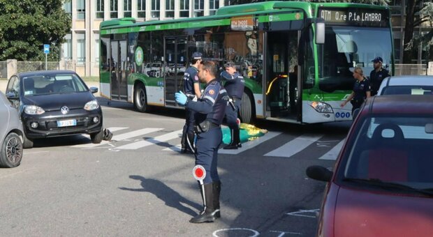 Milano, pedone travolto e ucciso da un bus Atm: indagini sulla dinamica