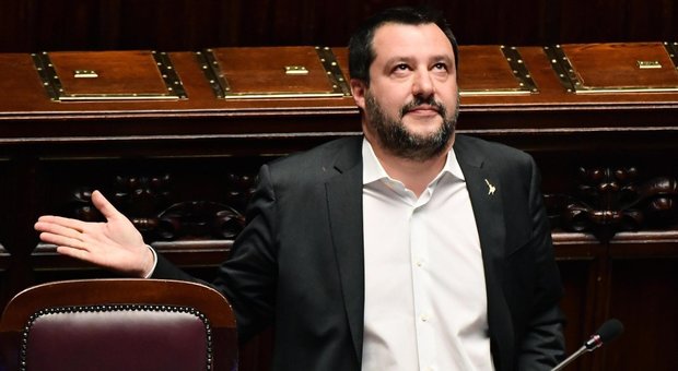 Ville abusive occupate dai rom, arriva Salvini con la ruspa: «Fuori»